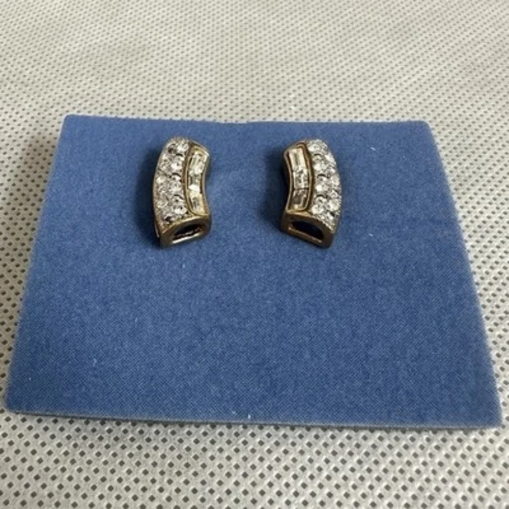 Vintage 2002 Avon Rhinestone Bar Goldtone Earrings New In Box Collectible